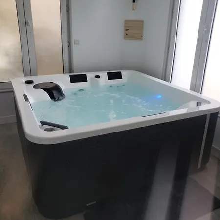 La Casa Des Frangins Nocleg ze śniadaniem *